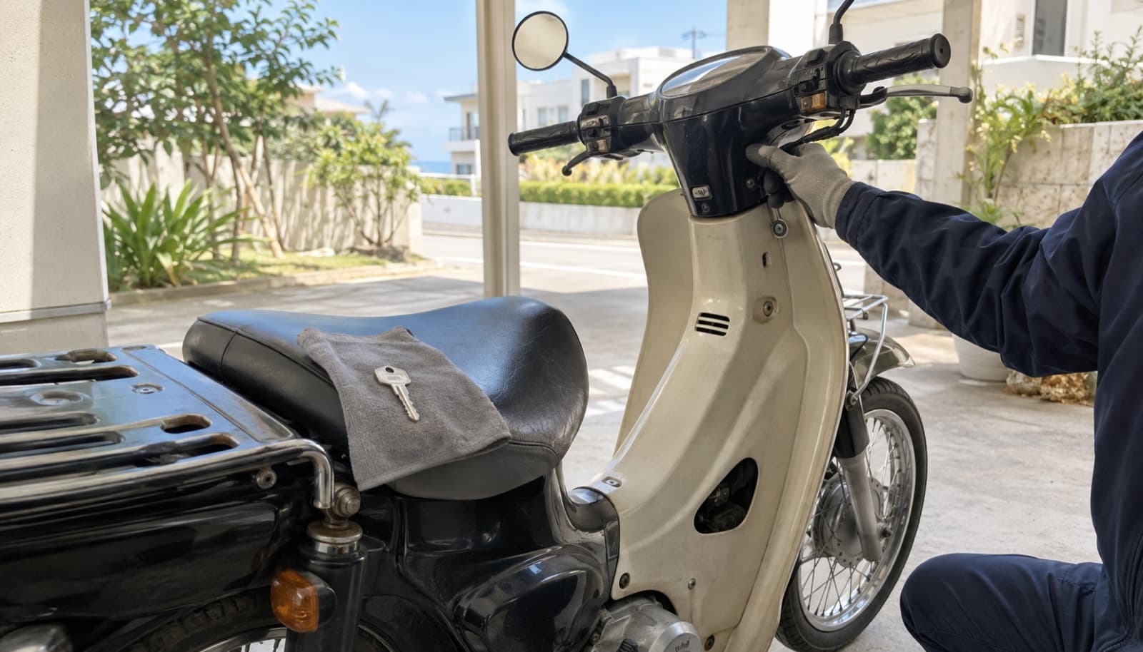 糸満・潮崎でスーパーカブの鍵を紛失|バイク屋・ホームセンター・出張鍵屋の選び方